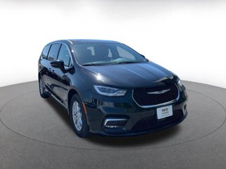 Used 2024 Chrysler Pacifica Touring-L image 1