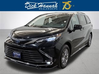 Used 2024 Toyota Sienna XLE image 1