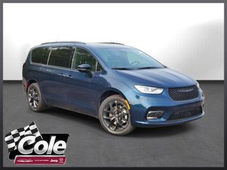 New 2025 Chrysler Pacifica Limited image 1