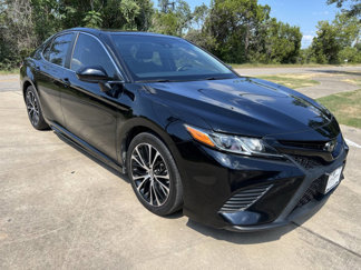 Used 2018 Toyota Camry SE image 1