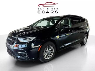 Used 2021 Chrysler Pacifica Touring image 1