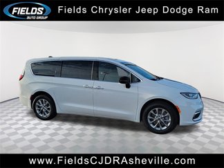 New 2025 Chrysler Pacifica Select image 1