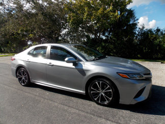 Used 2018 Toyota Camry SE image 1