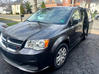 Used 2019 Dodge Grand Caravan SE w/ UConnect Hands-Free Group image 1