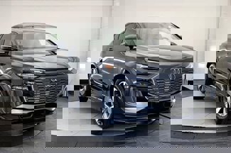 New 2025 Audi Q6 e-tron Prestige image 1