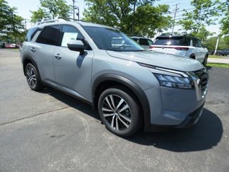 New 2025 Nissan Pathfinder Platinum image 1