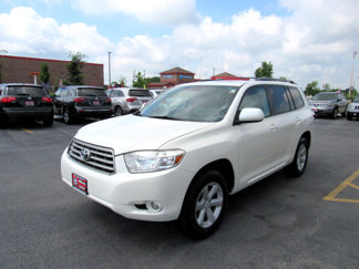 Used 2010 Toyota Highlander SE image 1