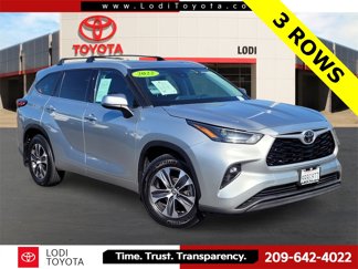 Used 2022 Toyota Highlander XLE image 1