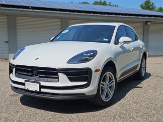 Used 2024 Porsche Macan image 1