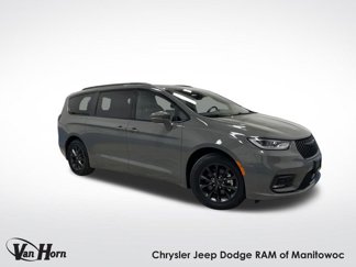 Used 2021 Chrysler Pacifica Touring-L w/ S Appearance Package image 1