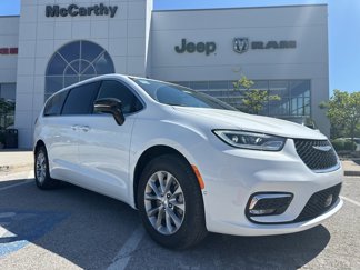 New 2025 Chrysler Pacifica Select image 1