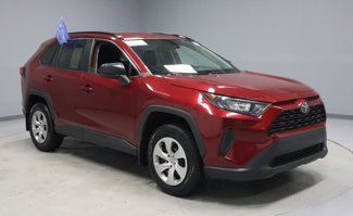 Used 2021 Toyota RAV4 LE image 1
