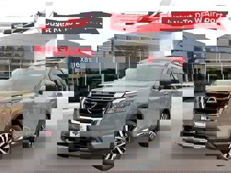New 2025 Nissan Pathfinder Platinum image 1