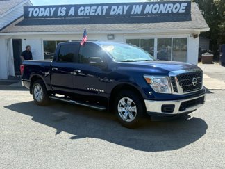 Used 2018 Nissan Titan SV image 1