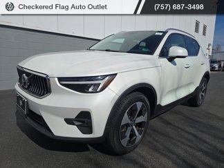 Used 2023 Volvo XC40 B5 Plus w/ Protection Package Premier image 1