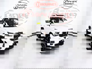 Used 2025 Volvo XC40 B5 Core image 1