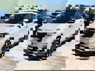 Used 2024 Kia Carnival EX image 1
