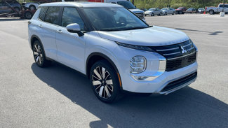 New 2025 Mitsubishi Outlander SE image 1