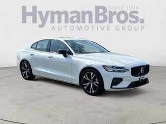 Used 2025 Volvo S60 B5 Core image 1