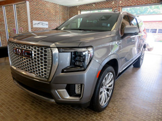 Used 2021 GMC Yukon XL Denali w/ Denali Premium Package image 1