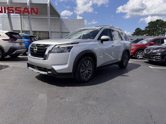 Used 2024 Nissan Pathfinder SL image 1