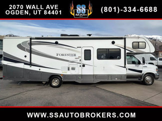 Used 2016 Ford E-450 and Econoline 450 Super Duty w/ Motorhome Prep Package image 1
