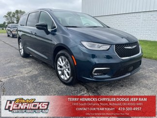 New 2025 Chrysler Pacifica Select image 1
