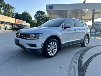 Used 2019 Volkswagen Tiguan SE w/ Panoramic Sunroof Package image 1