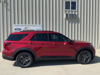 Used 2025 Ford Explorer ST image 1