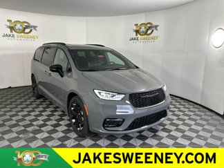 New 2025 Chrysler Pacifica Limited image 1