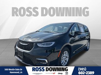 Used 2024 Chrysler Pacifica Touring-L image 1