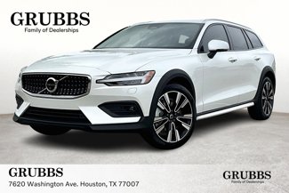 New 2025 Volvo V60 B5 Cross Country Ultra w/ Protection Package Premier image 1