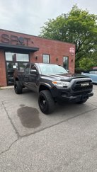 Used 2017 Toyota Tacoma SR5 image 1