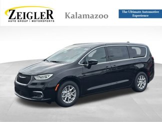 New 2026 Chrysler Pacifica Select image 1