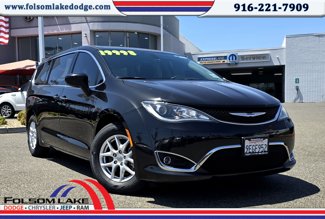 Used 2020 Chrysler Pacifica Touring image 1