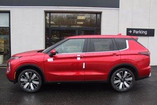 New 2025 Mitsubishi Outlander SE image 1