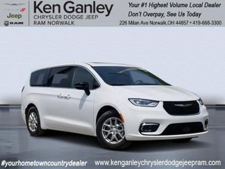 New 2025 Chrysler Pacifica Select image 1