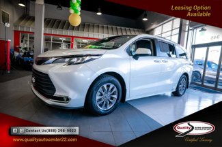 Used 2022 Toyota Sienna XLE w/ XLE Plus Package image 1
