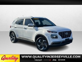 Used 2024 Hyundai Venue SEL image 1