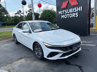 Used 2024 Hyundai Elantra SEL image 1
