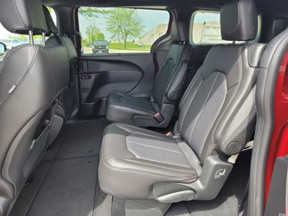 New 2025 Chrysler Pacifica Select image 1