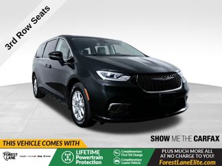 Used 2023 Chrysler Pacifica Touring-L image 1