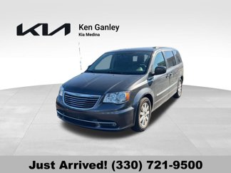 Used 2016 Chrysler Town & Country Touring image 1