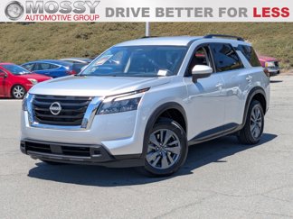 Used 2023 Nissan Pathfinder SV image 1
