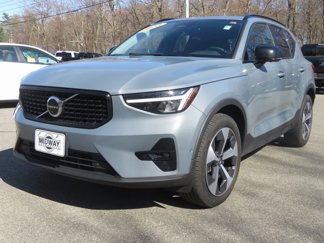 Used 2023 Volvo XC40 B4 Ultimate image 1