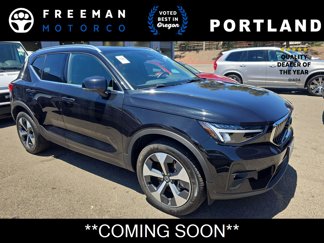 Used 2025 Volvo XC40 B5 Plus image 1