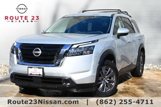 Certified 2023 Nissan Pathfinder SV image 1