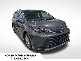 Used 2025 Toyota Sienna LE w/ LE Plus Package image 1