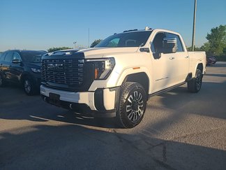 Used 2025 GMC Sierra 3500 Denali Ultimate image 1
