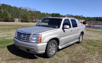 Used 2005 Cadillac Escalade EXT image 1